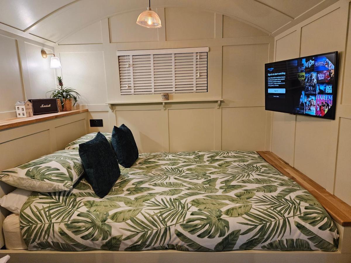 ホテル Gatwick Hideaway Hut チャールウッド エクステリア 写真